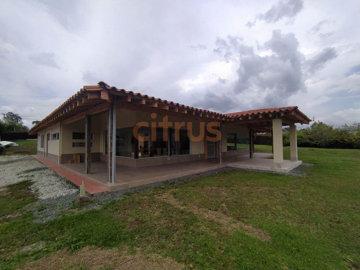 Casa en venta Antioquia La Ceja Centro 420 m2 Habitaciones 5 Baños 6 Garajes 2 Precio $1950000000
