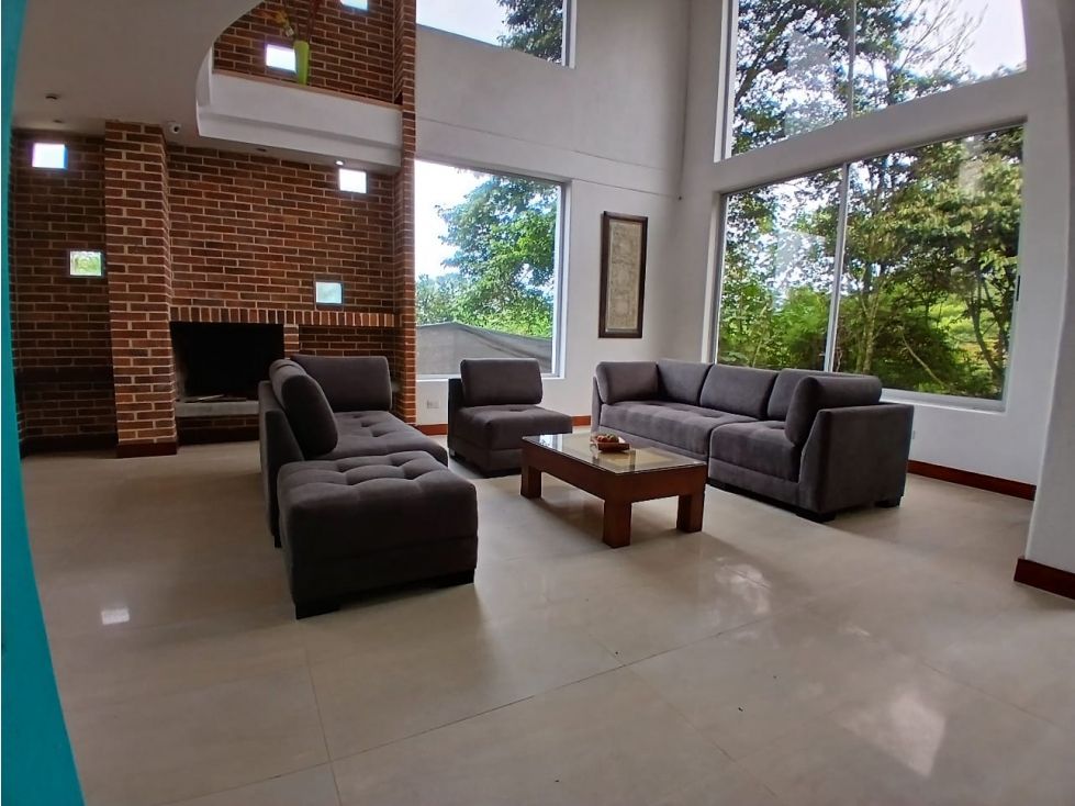 Casa en arriendo o venta Antioquia Medellín La Avanzada 438 m2 Habitaciones 3 Baños 5 Garajes 8 Precio venta $3400000000 Precio arriendo $16500000