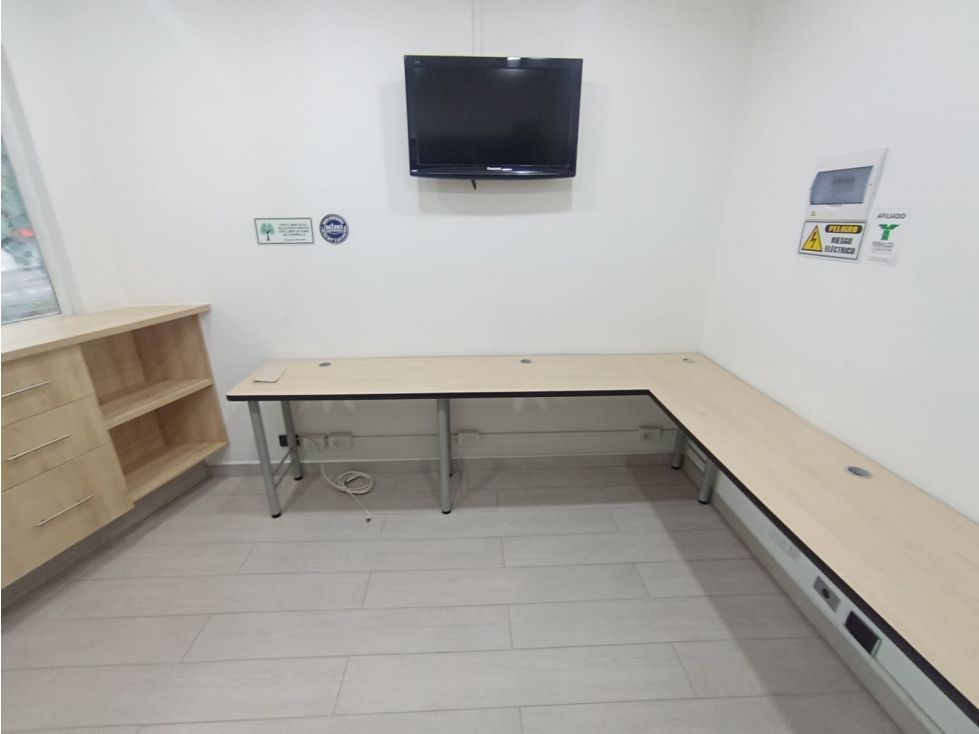 Oficina en arriendo Antioquia Medellín Jesus Nazareno 9 m2 Habitaciones 0 Baños 1 Garajes 0 Precio $950000