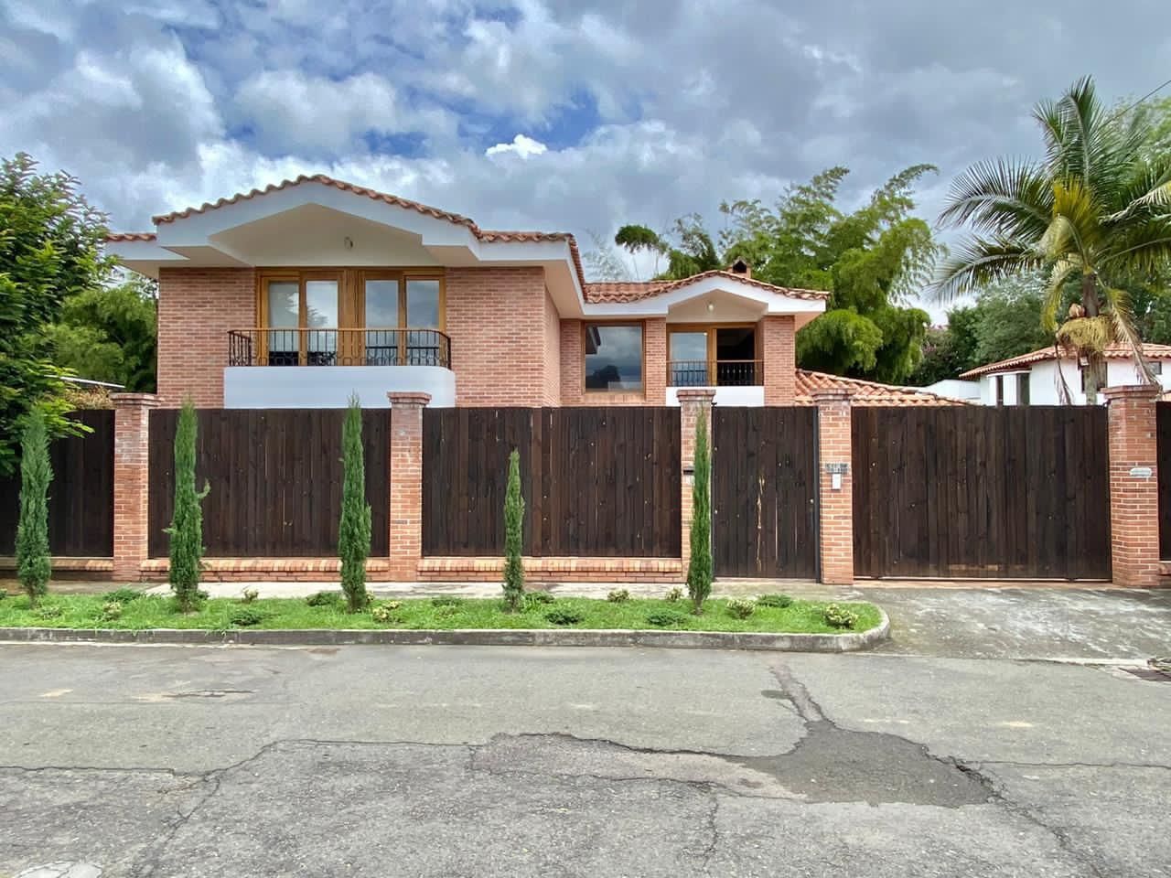 Casa en arriendo Antioquia Rionegro Gualanday 350 m2 Habitaciones 4 Baños 4 Garajes 1 Precio $14000000