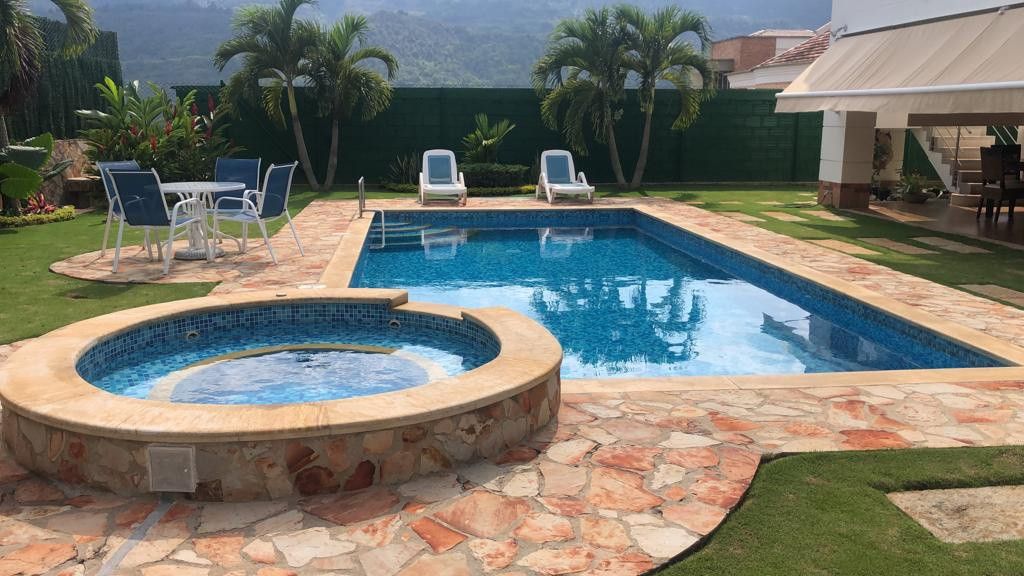 Casa en venta Santander Floridablanca Floridablanca 480 m2 Habitaciones 4 Baños 6 Garajes 8 Precio $2500000000