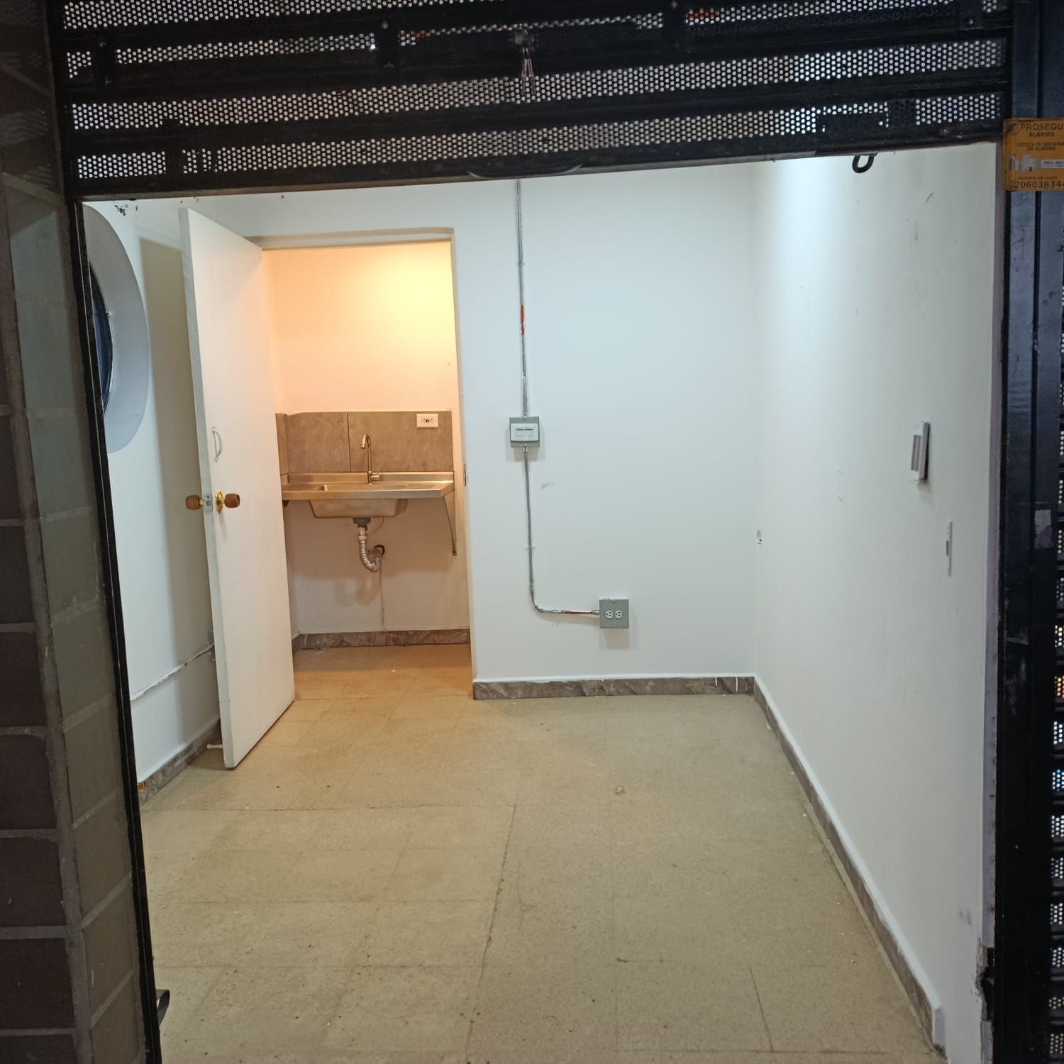 Local en arriendo Antioquia Medellín Suramericana 17 m2 Habitaciones 0 Baños 1 Garajes 0 Precio $1800000