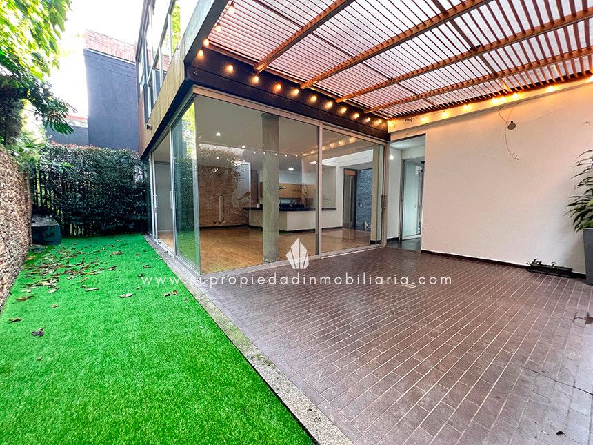 Casa en arriendo Antioquia Envigado Loma Del Atravesado 300 m2 Habitaciones 3 Baños 5 Garajes 4 Precio $13500000