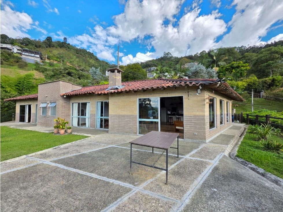 Casa Campestre en venta Antioquia Caldas Tablaza Variante 200 m2 Habitaciones 4 Baños 5 Garajes 4 Precio $1350000000