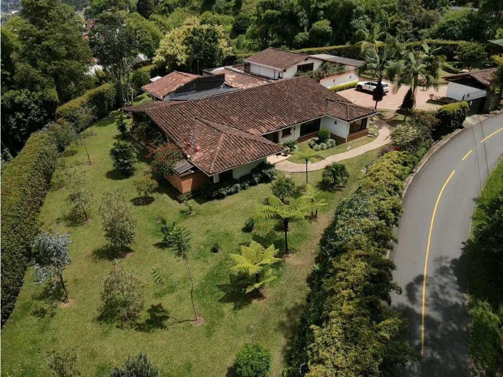 Casa Campestre en arriendo Antioquia La Estrella La Tablaza 450 m2 Habitaciones 4 Baños 4 Garajes 2 Precio $14000000