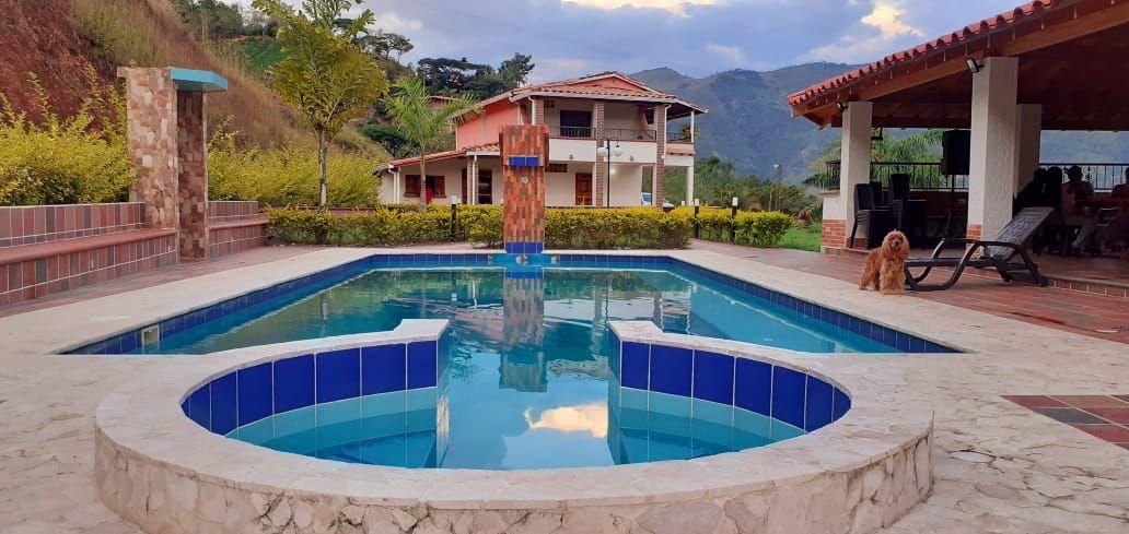 Finca en venta Antioquia Hispania Hispania 250 m2 Habitaciones 4 Baños 5 Garajes 0 Precio $1963000000