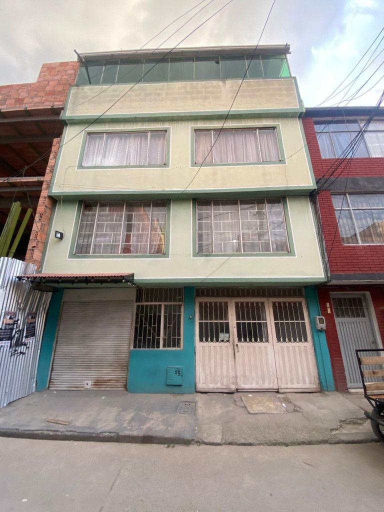 Casa en venta Cundinamarca Bogotá Gran Britalia Et I 260 m2 Habitaciones 9 Baños 4 Garajes 2 Precio $520000000