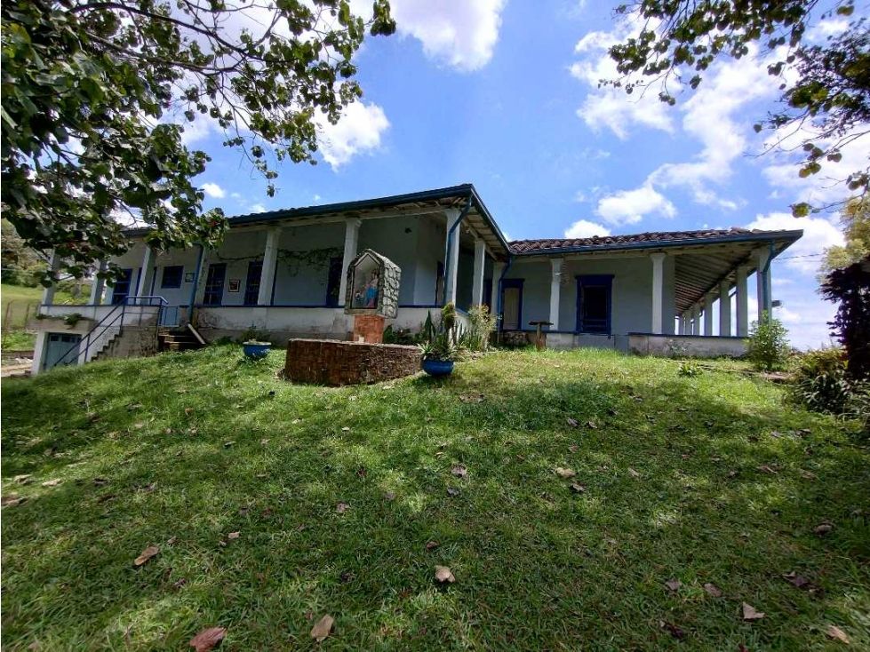 Lote en venta Antioquia La Estrella Centro 701 m2 Habitaciones 0 Baños 2 Garajes 2 Precio $4412000000