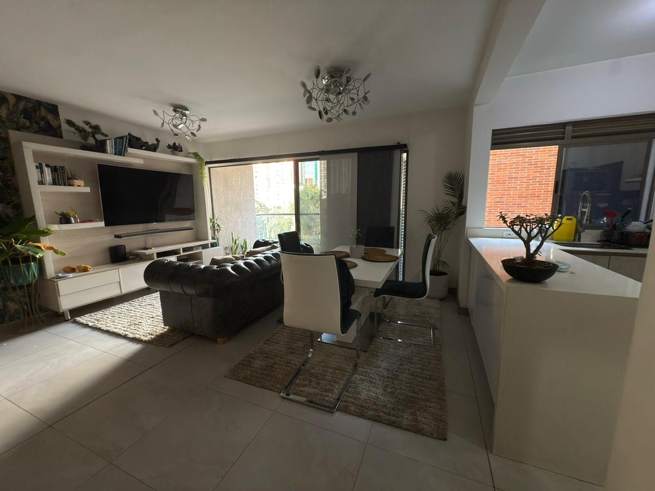 Apartamento en arriendo o venta Antioquia Medellín Loma De Los Bernal 99 m2 Habitaciones 4 Baños 2 Garajes 2 Precio venta $750000000 Precio arriendo $4500000