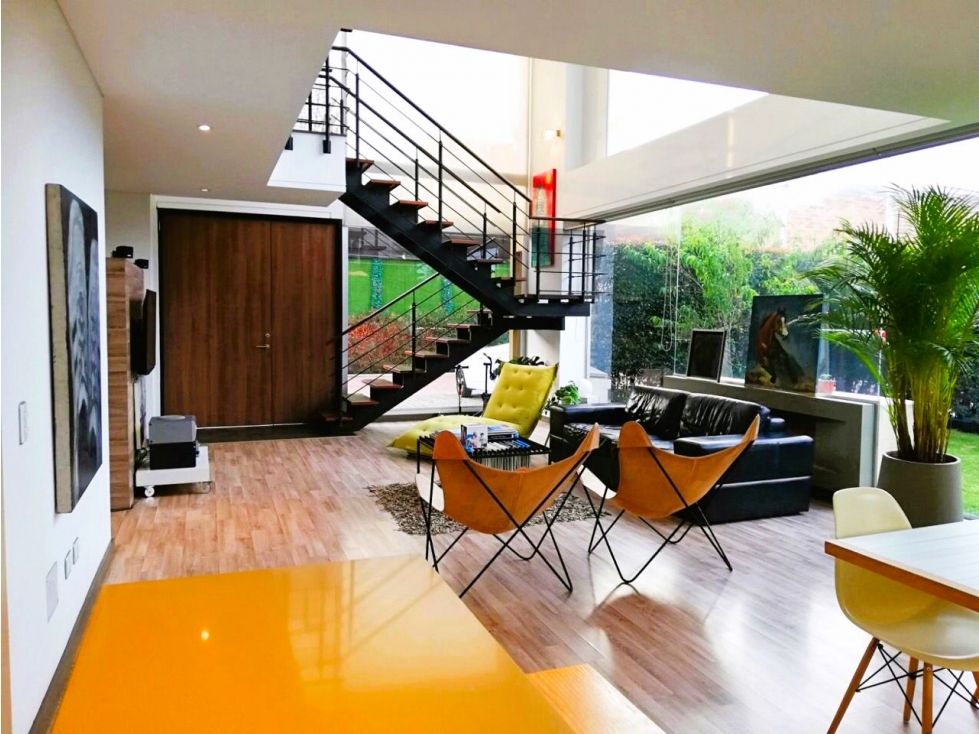 Casa en venta Cundinamarca Cajicá Vda Canelon 210 m2 Habitaciones 3 Baños 5 Garajes 3 Precio $1160000000