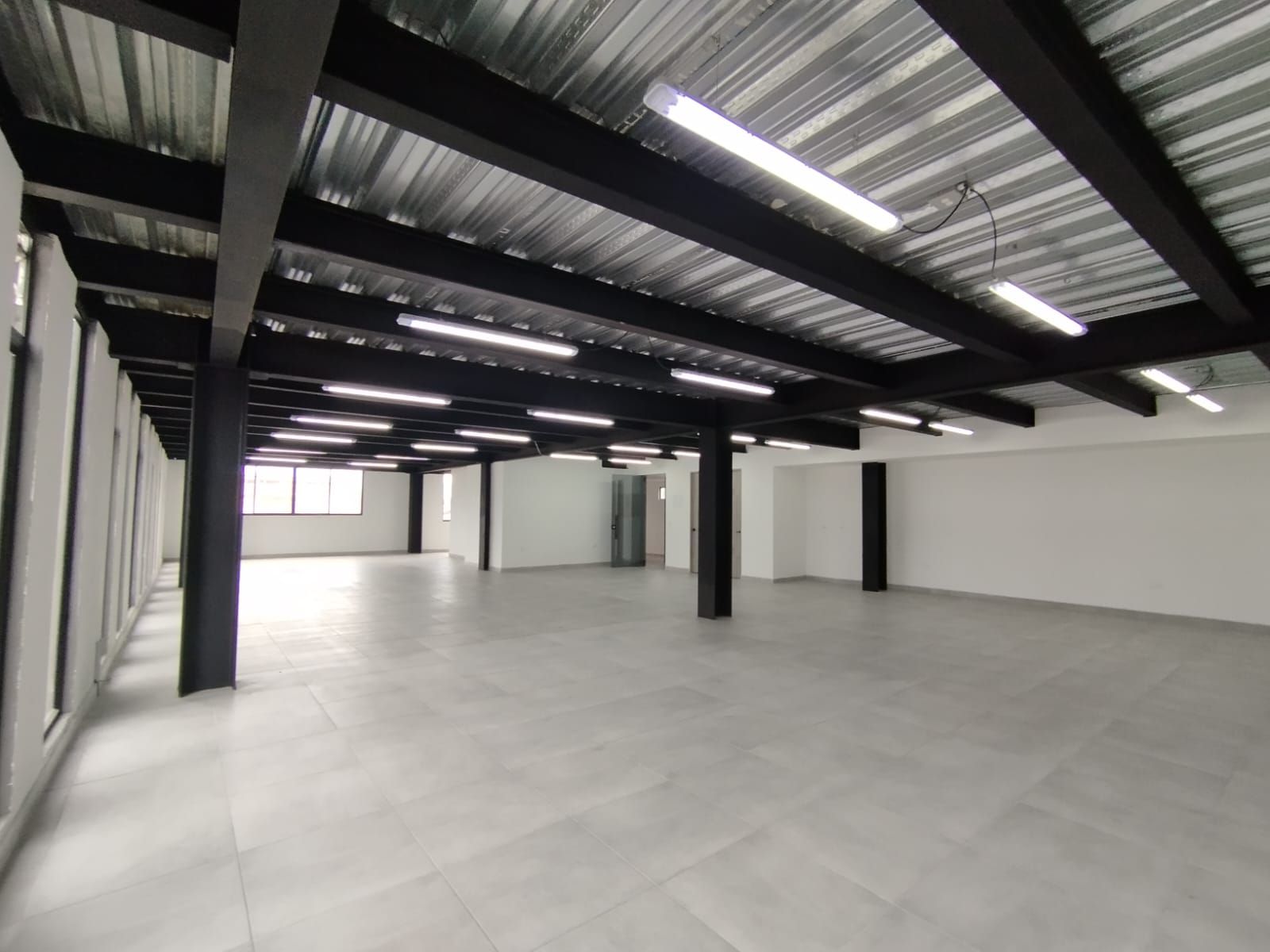 Oficina en arriendo Antioquia Medellín Rosales 200 m2 Habitaciones 0 Baños 0 Garajes 0 Precio $14000000