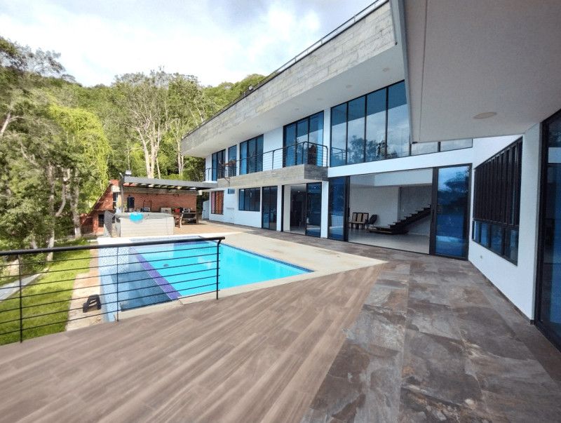 Casa en arriendo Santander Floridablanca Floridablanca 942 m2 Habitaciones 4 Baños 5 Garajes 5 Precio $9000000