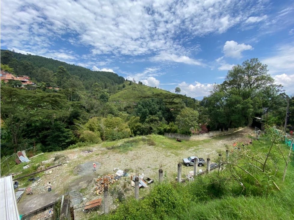 Lote en arriendo Antioquia Medellín Las Violetas 1400 m2 Habitaciones 0 Baños 3 Garajes 1 Precio $15000000