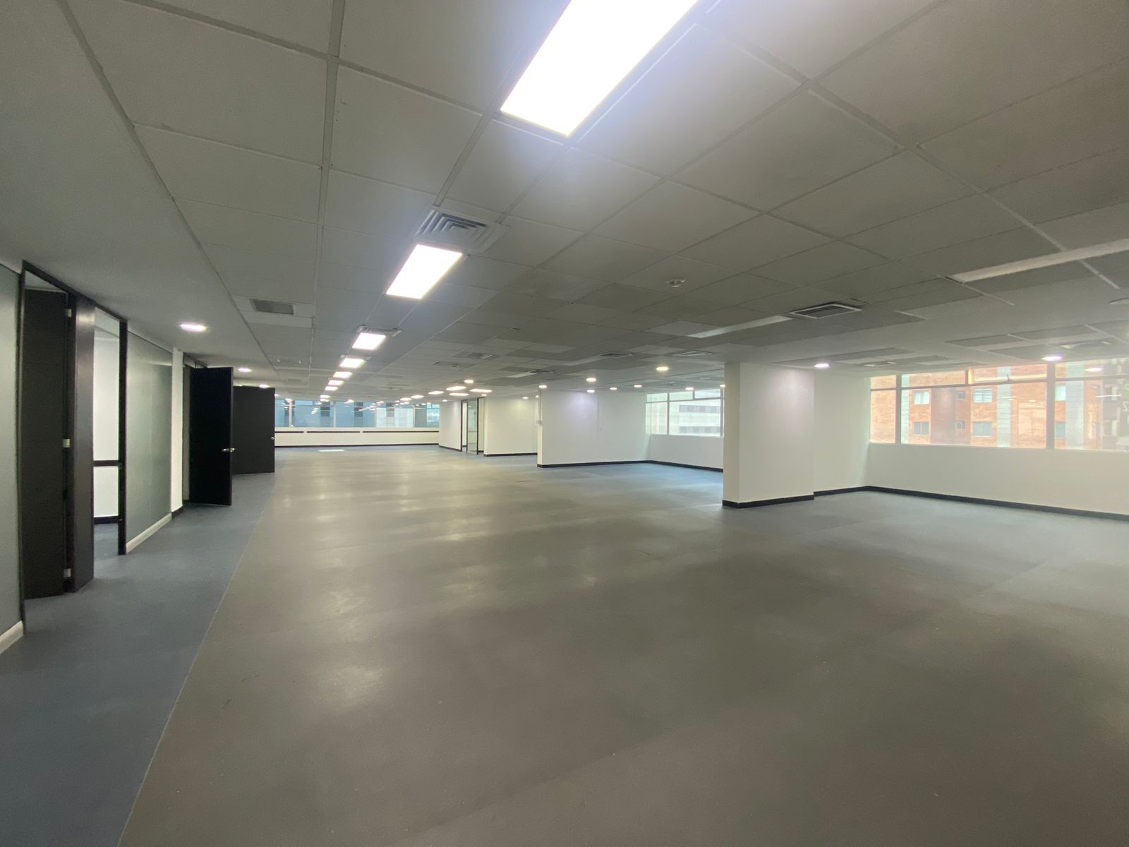 Oficina en arriendo o venta Antioquia Medellín Simesa 507 m2 Habitaciones 0 Baños 6 Garajes 6 Precio venta $4600000000 Precio arriendo $44000000