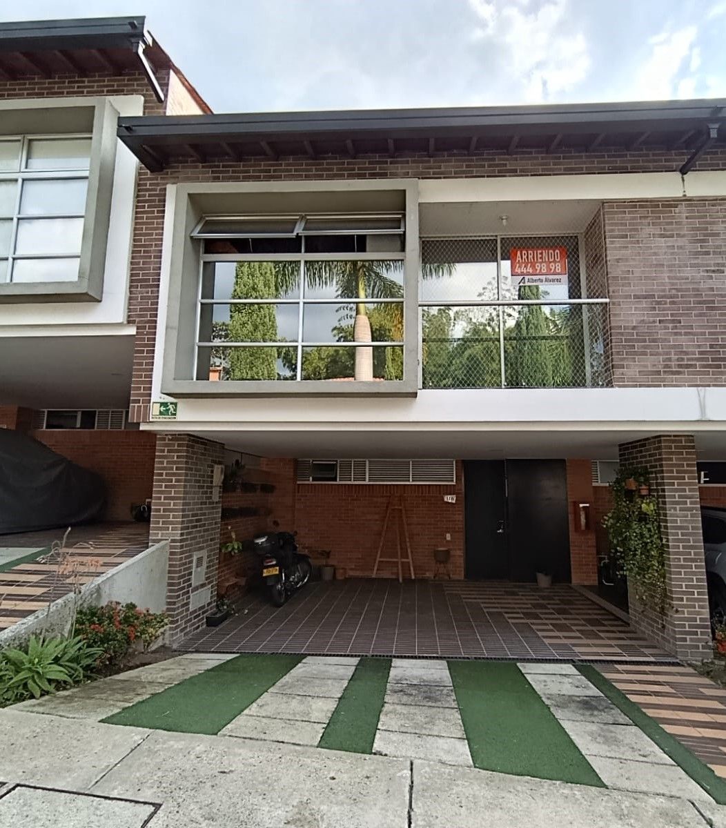 Casa en arriendo Antioquia Envigado Loma Del Atravesado 158 m2 Habitaciones 3 Baños 5 Garajes 2 Precio $7500000