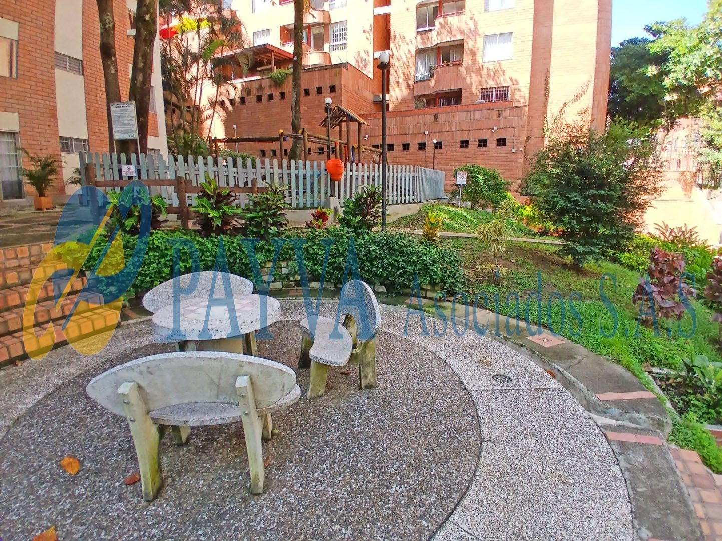 Apartamento en arriendo Antioquia Medellín Miravalle 78 m2 Habitaciones 3 Baños 3 Garajes 1 Precio $2600000