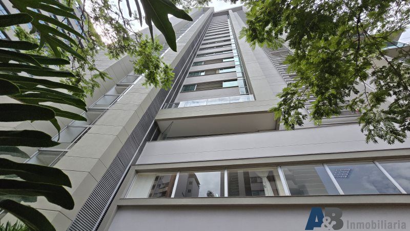 Oficina en arriendo Antioquia Medellín Los Balsos No2 120 m2 Habitaciones 0 Baños 2 Garajes 2 Precio $10400000