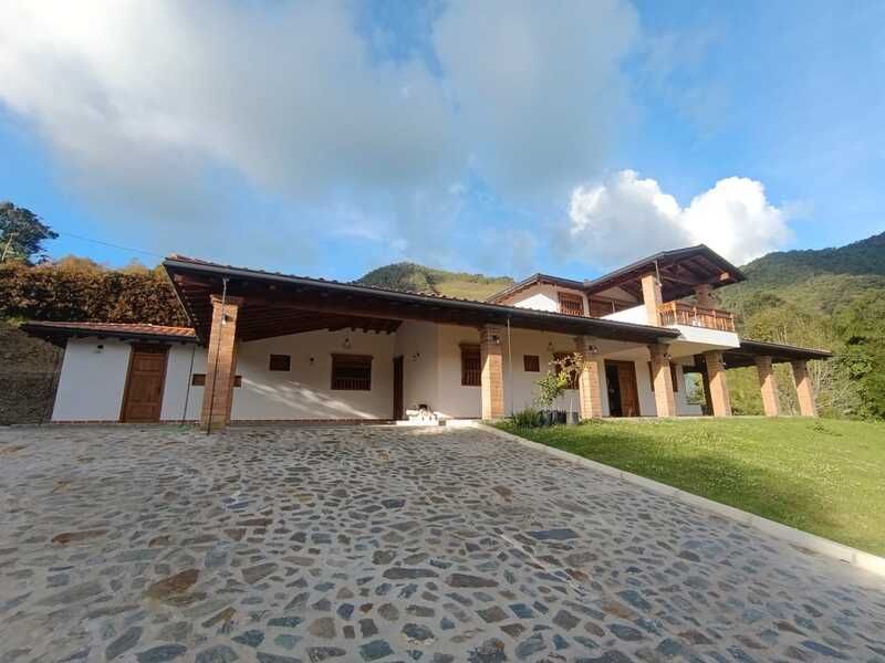 Finca en arriendo Antioquia La Ceja La Ceja 280 m2 Habitaciones 5 Baños 4 Garajes 2 Precio $5000000