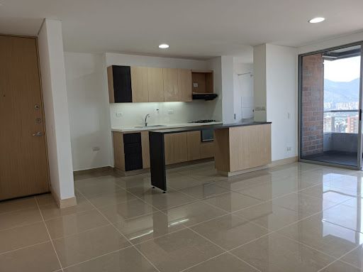 Apartamento en arriendo Antioquia Medellín Castropol 95 m2 Habitaciones 3 Baños 2 Garajes 2 Precio $4900000
