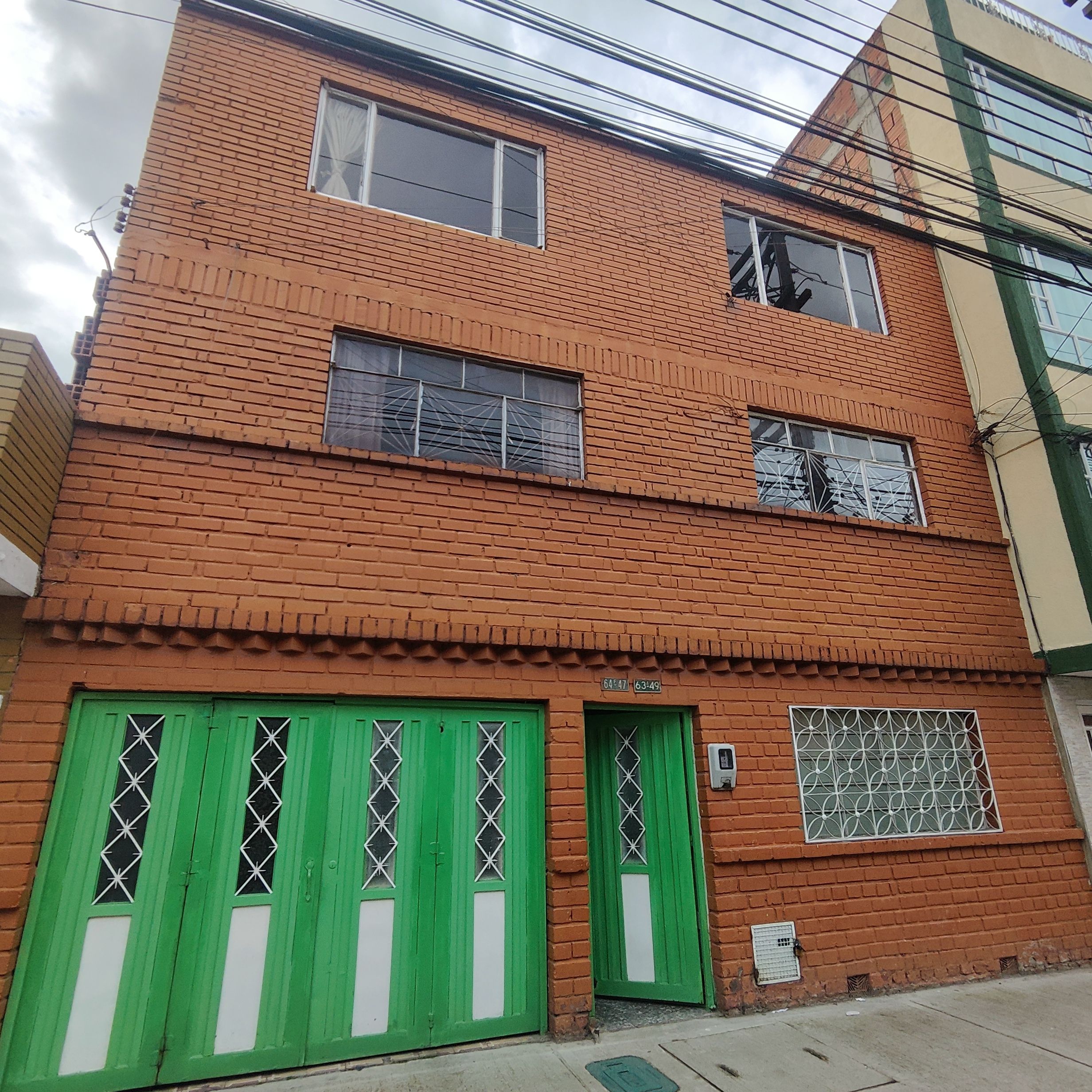 Casa en venta Cundinamarca Bogotá La Estrada 144 m2 Habitaciones 6 Baños 6 Garajes 2 Precio $950000000