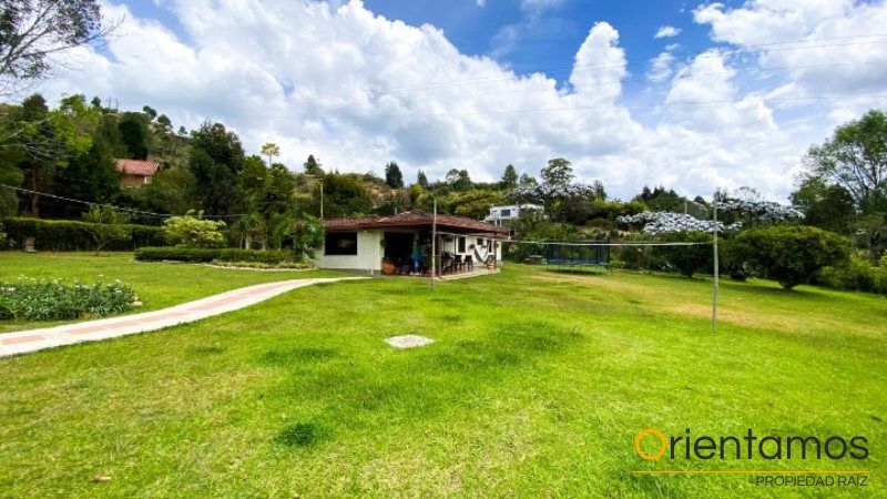 Finca en arriendo Antioquia Guarne Guarne 2300 m2 Habitaciones 3 Baños 3 Garajes 4 Precio $6500000