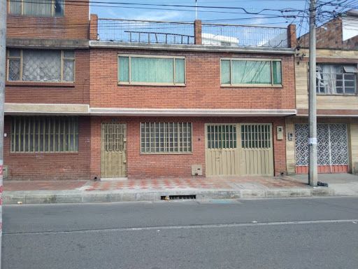 Casa en arriendo Cundinamarca Bogotá Bellavista Occidental 240 m2 Habitaciones 4 Baños 2 Garajes 0 Precio $3500000