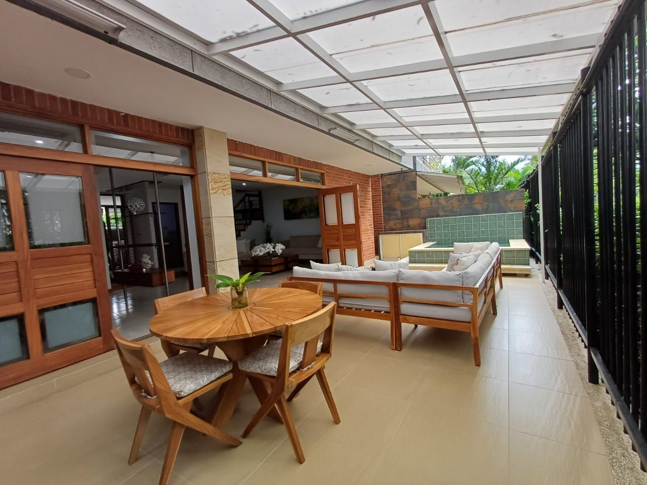 Casa en venta Valle Del Cauca Cali Urbanización Ciudad Jardín 213 m2 Habitaciones 4 Baños 3 Garajes 4 Precio $1200000000