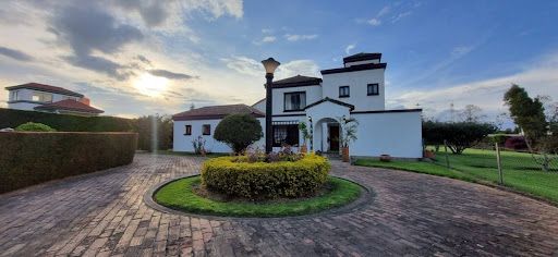 Casa en venta Cundinamarca Mosquera Cr Quintas De Serrezuela 323 m2 Habitaciones 5 Baños 4 Garajes 4 Precio $2200000000