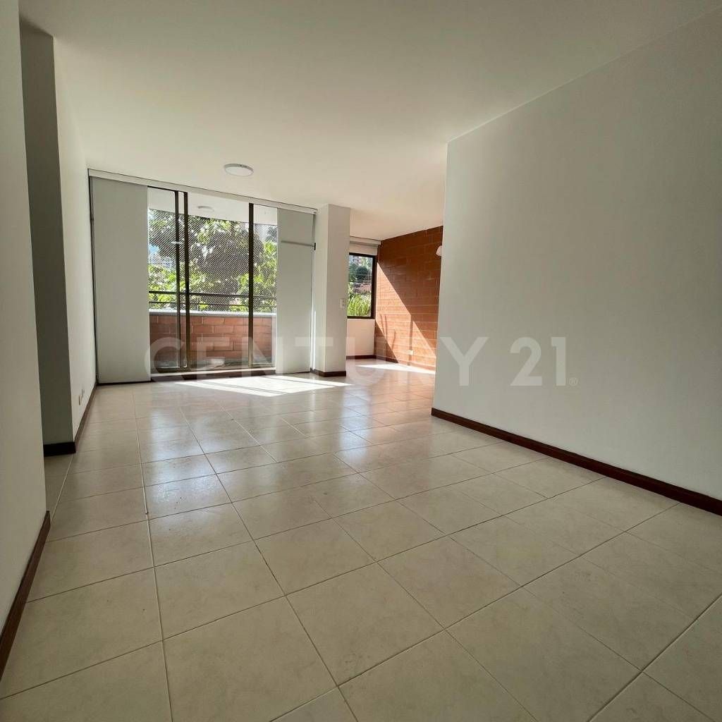 Apartamento en arriendo Antioquia Medellín Loma De Los Bernal 70 m2 Habitaciones 3 Baños 2 Garajes 1 Precio $3500000