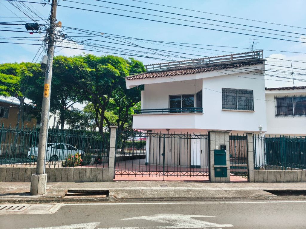 Casa en venta Valle Del Cauca Cali Nueva Tequendama 300 m2 Habitaciones 6 Baños 5 Garajes 6 Precio $950000000
