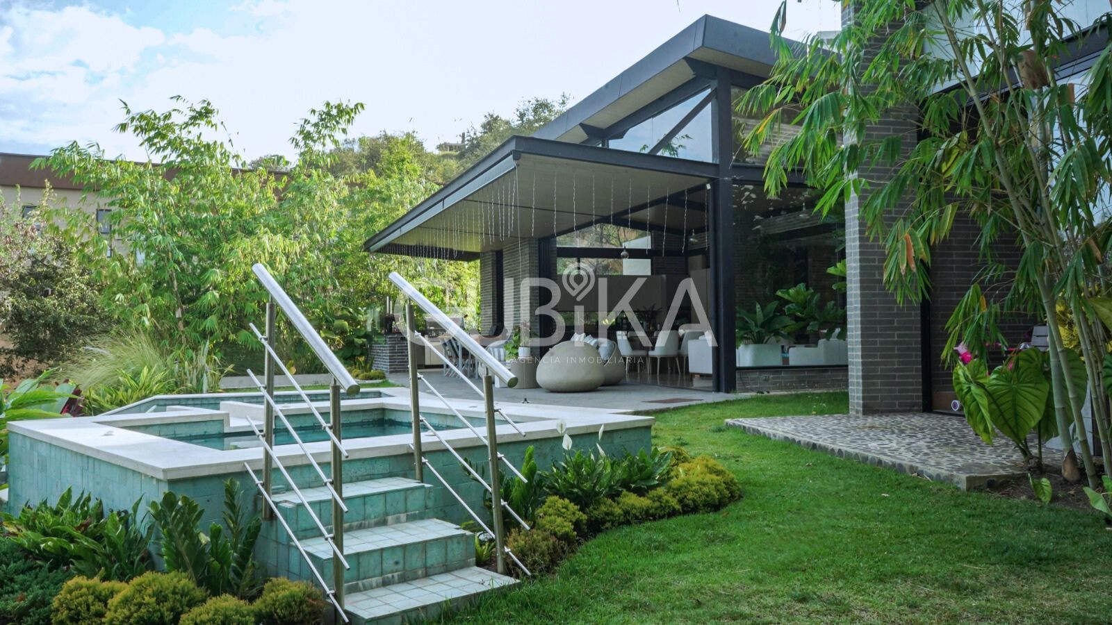 Casa en venta Valle Del Cauca Cali Bretaña 571 m2 Habitaciones 4 Baños 5 Garajes 3 Precio $5500000000