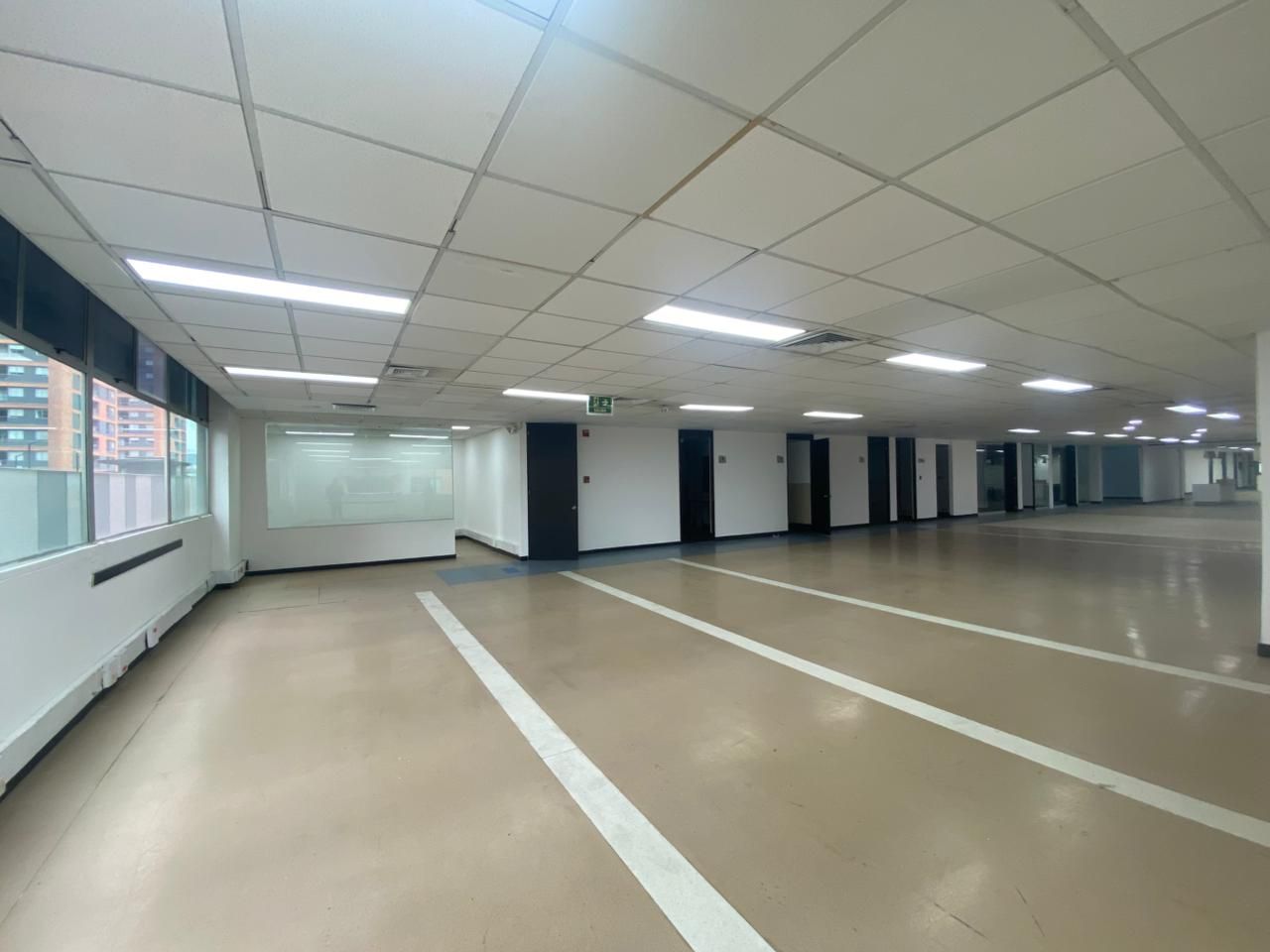 Oficina en arriendo o venta Antioquia Medellín Simesa 1014 m2 Habitaciones 0 Baños 6 Garajes 6 Precio venta $9200000000 Precio arriendo $88000000