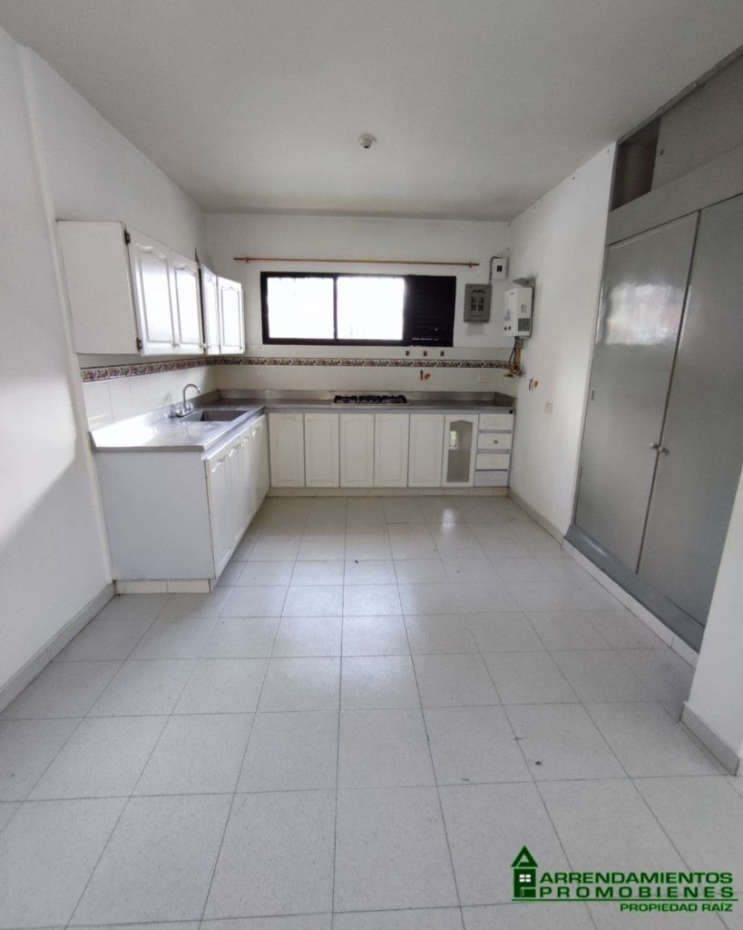 Casa en arriendo Antioquia Medellín Rosales 200 m2 Habitaciones 5 Baños 3 Garajes 0 Precio $3700000