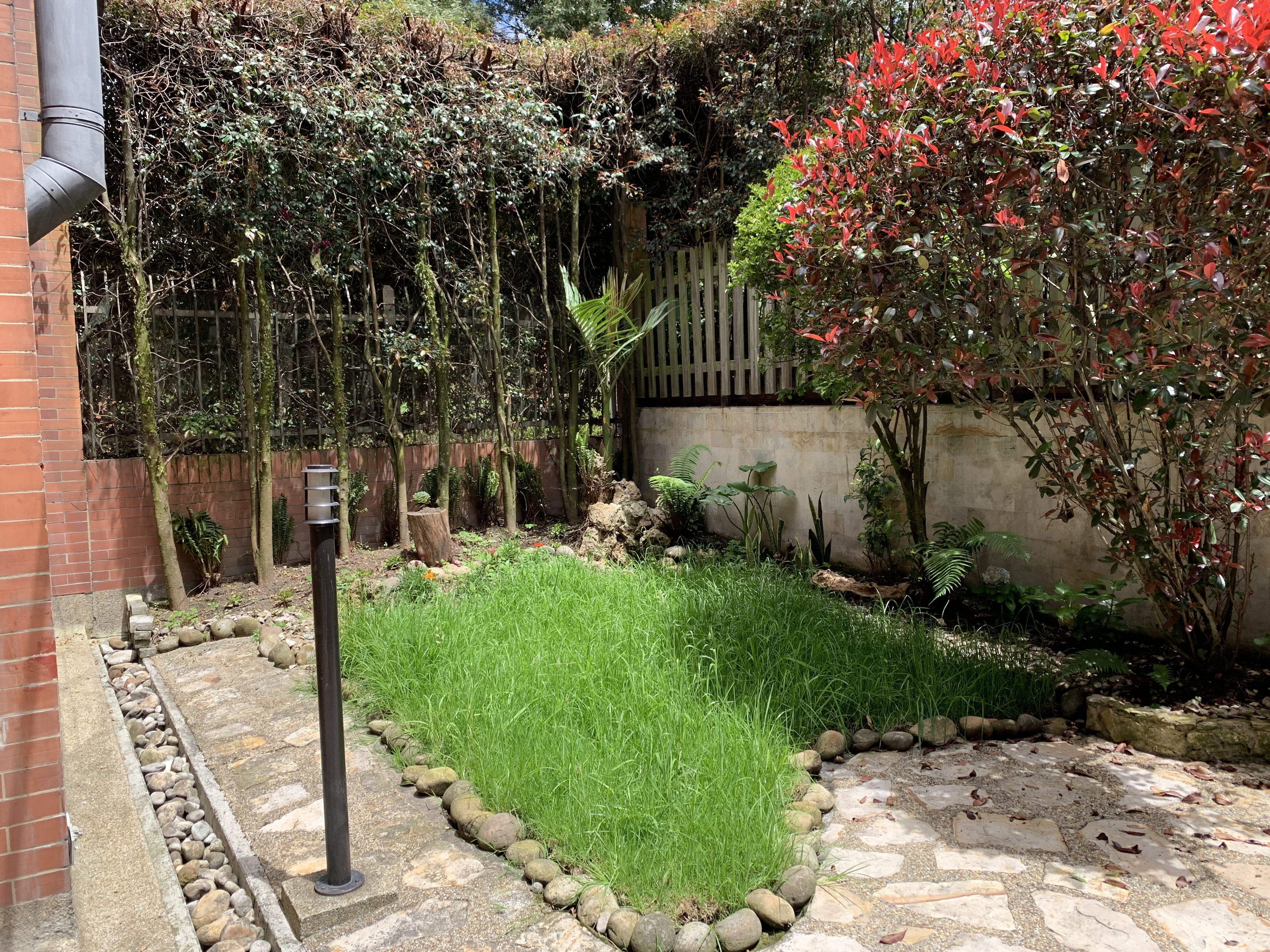 Casa en venta Cundinamarca Bogotá Cjr Arboleda De Gratamira 310 m2 Habitaciones 4 Baños 6 Garajes 3 Precio $1350000000