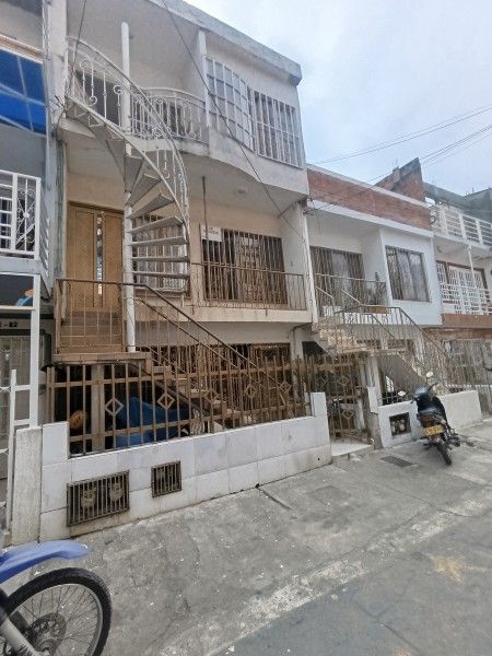 Casa en venta Valle Del Cauca Cali Ciudad Córdoba 200 m2 Habitaciones 9 Baños 3 Garajes 0 Precio $365000000