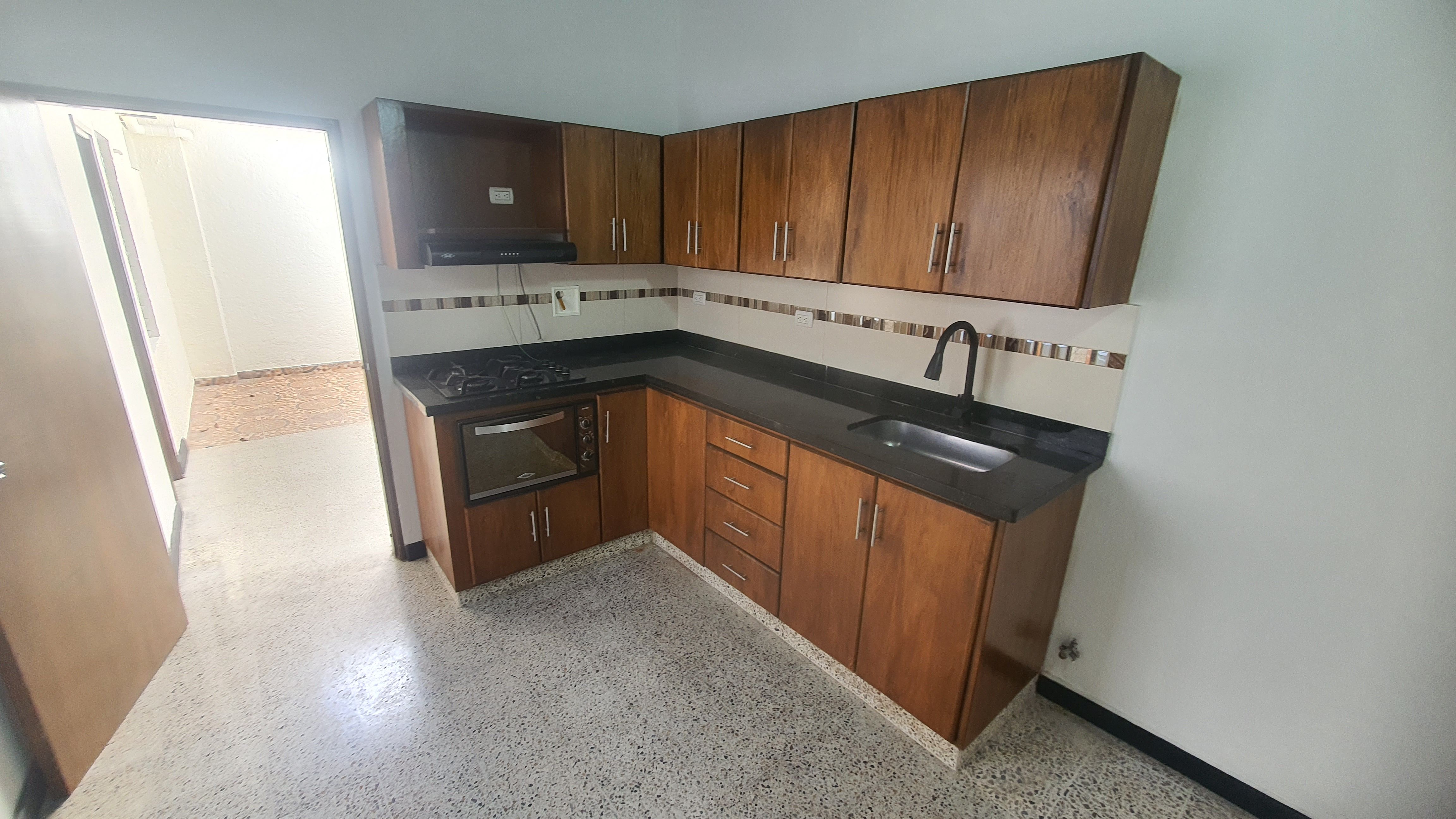 Casa en arriendo Antioquia Medellín El Nogal- Los Almendros 300 m2 Habitaciones 4 Baños 3 Garajes 0 Precio $4500000