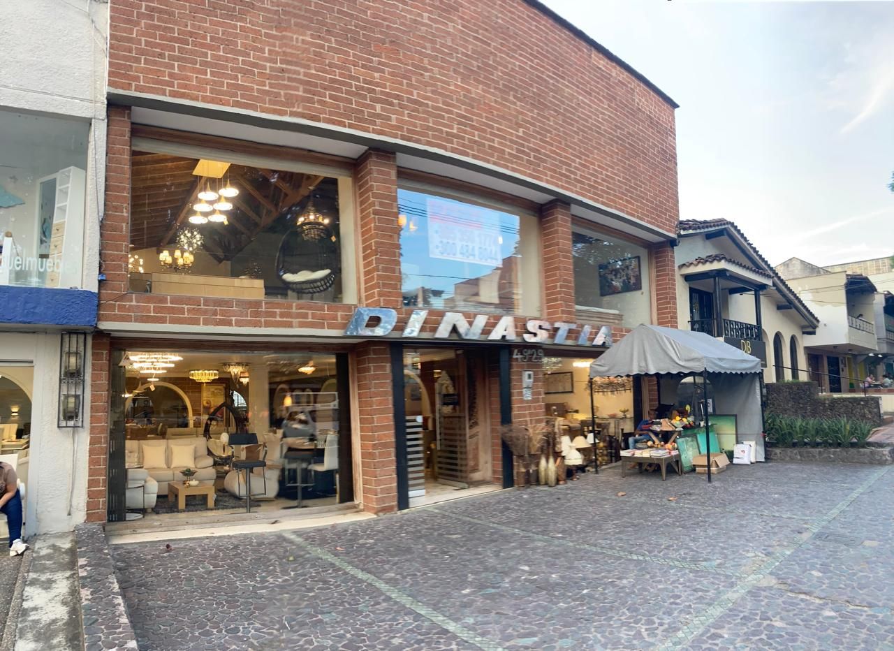 Local en arriendo Antioquia Medellín Calasanz 719 m2 Habitaciones 0 Baños 6 Garajes 4 Precio $39900000