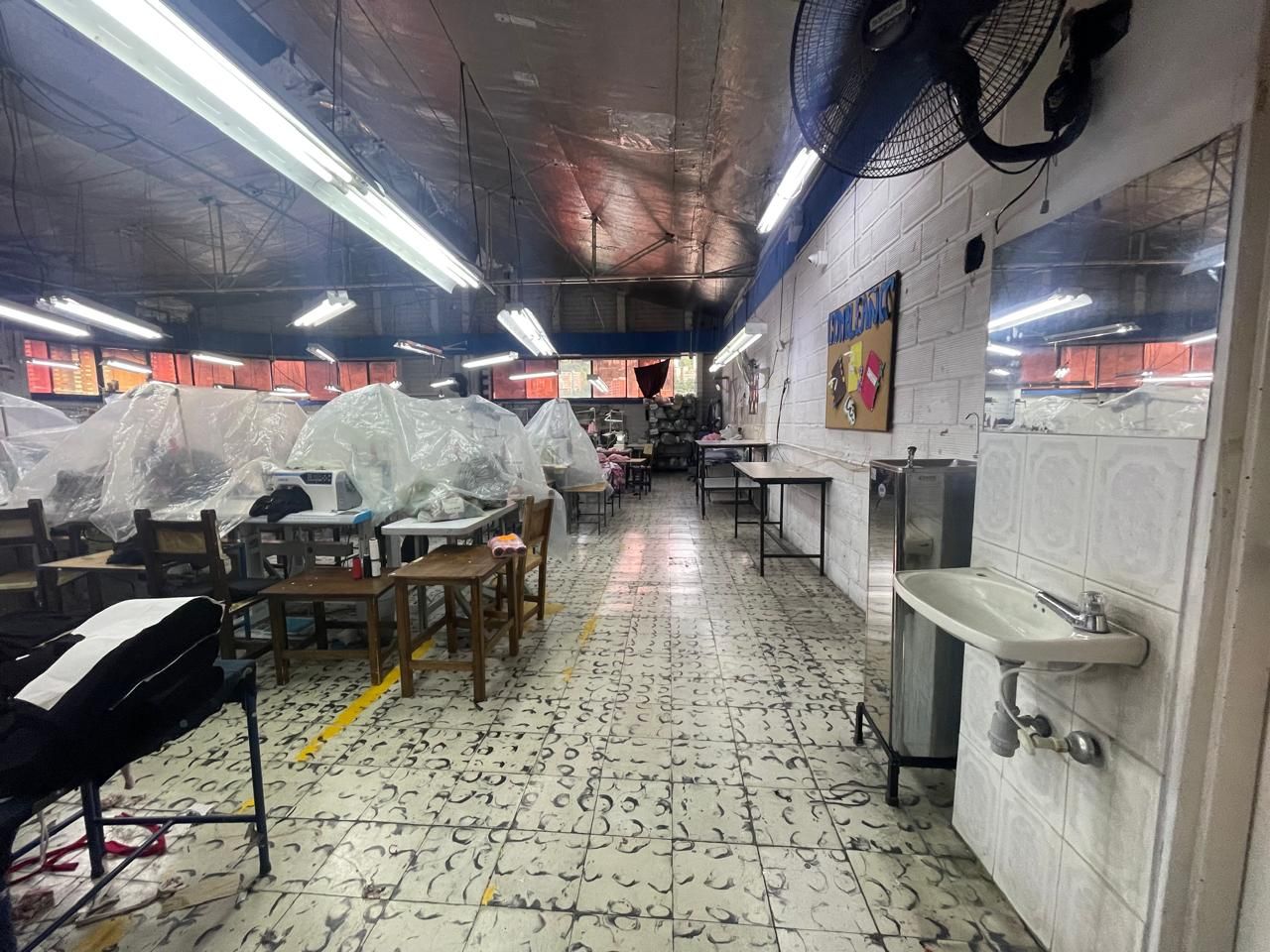 Bodega en arriendo Antioquia Medellín Colombia 439 m2 Habitaciones 0 Baños 6 Garajes 2 Precio $15400000