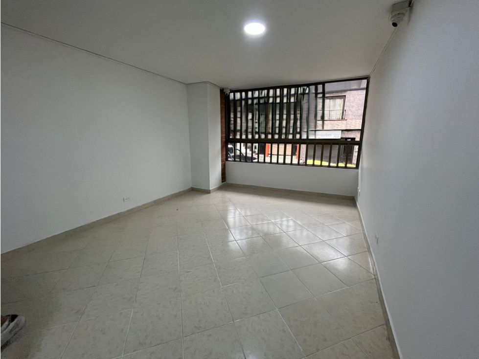 Local en arriendo Antioquia Envigado Zona Centro 130 m2 Habitaciones 0 Baños 2 Garajes 0 Precio $4000000