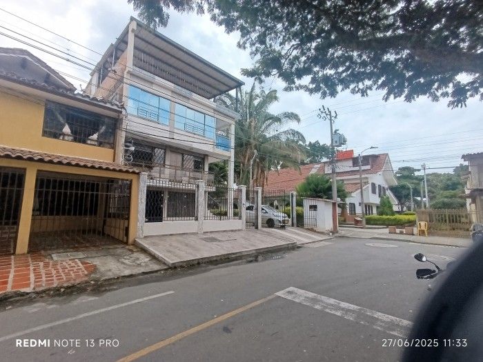 Casa en venta Valle Del Cauca Cali Urbanización La Merced 475 m2 Habitaciones 9 Baños 6 Garajes 4 Precio $1700000000