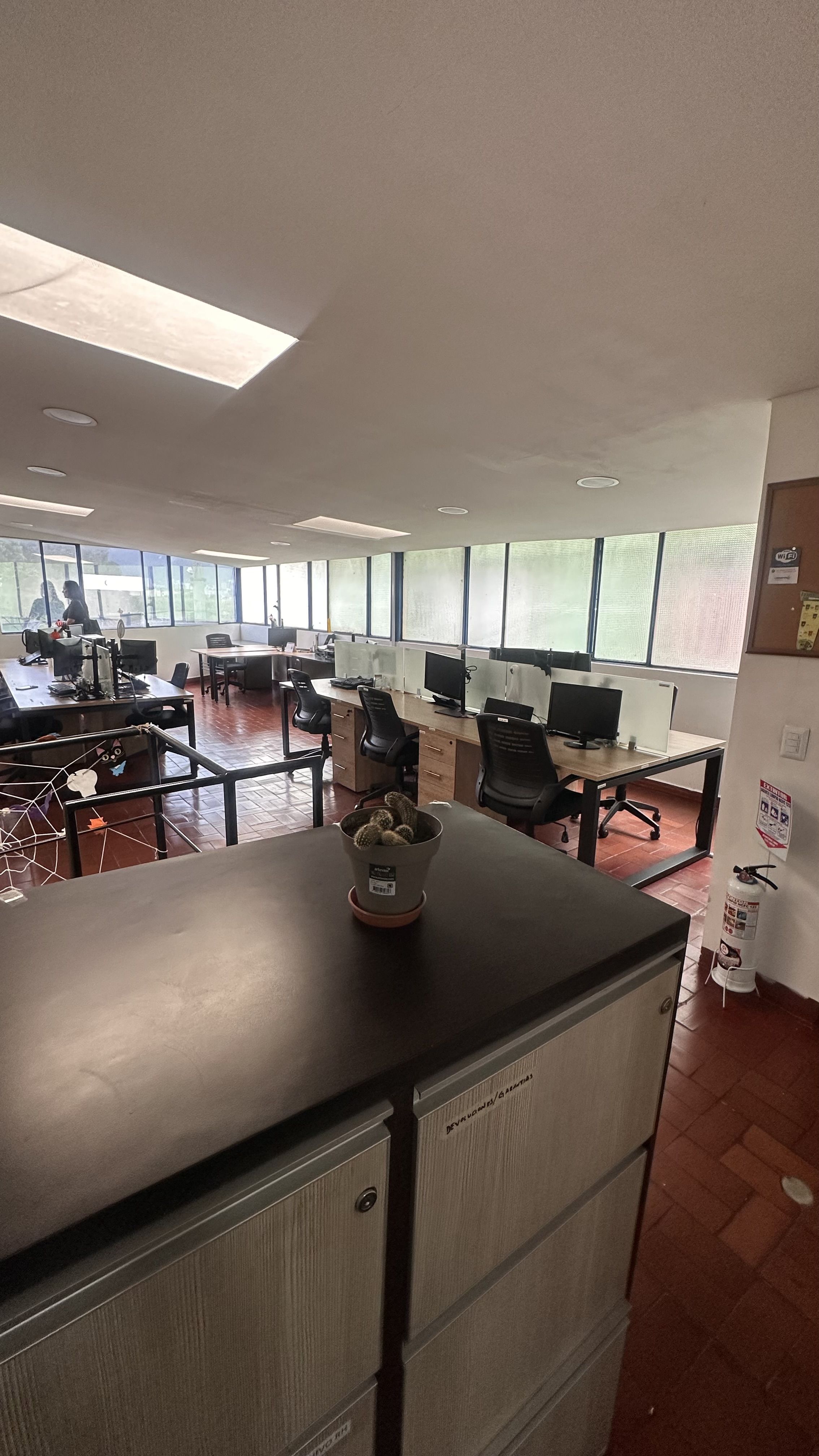 Bodega en venta Cundinamarca Bogotá Simón Bolívar 240 m2 Habitaciones 0 Baños 4 Garajes 1 Precio $590000000