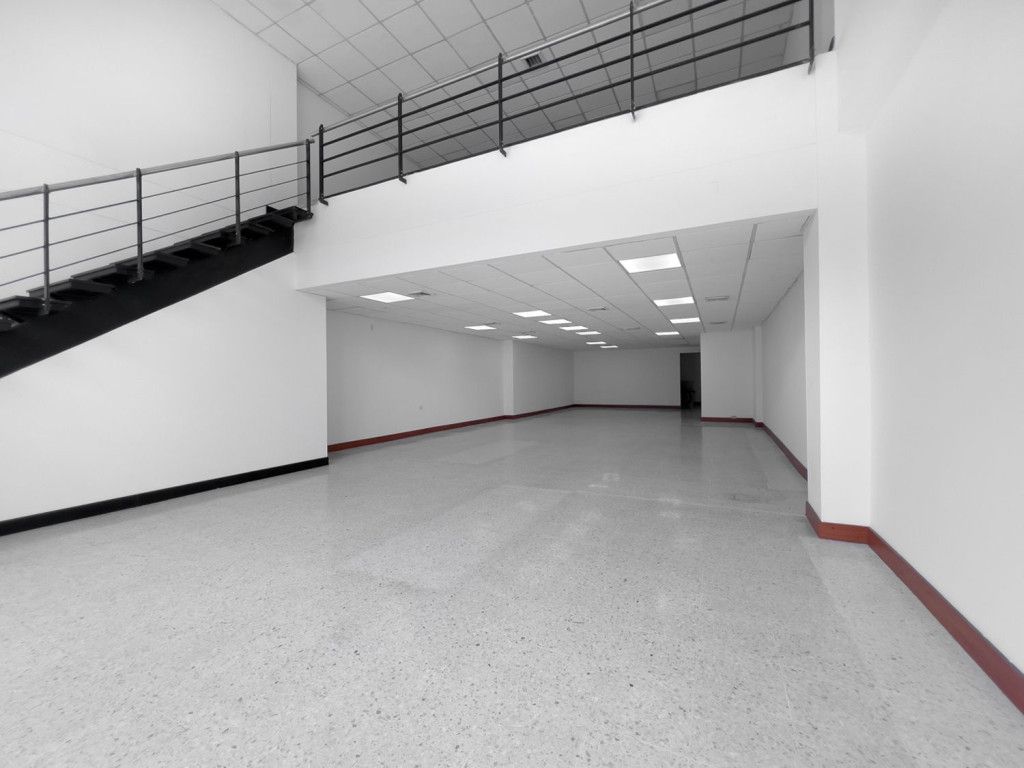 Local en arriendo Valle Del Cauca Cali Ciudad Capri 256 m2 Habitaciones 0 Baños 4 Garajes 4 Precio $15500000