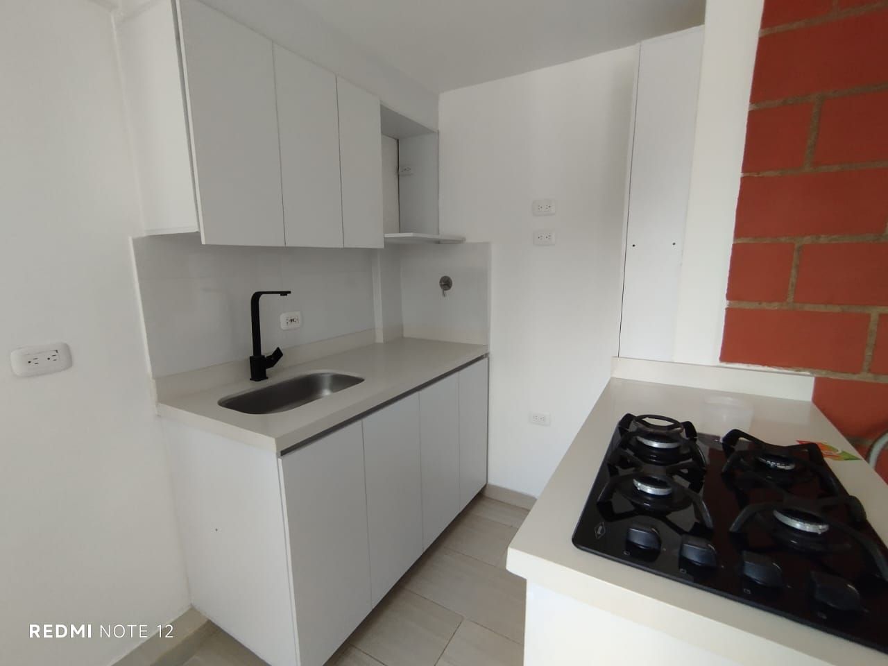 Apartamento en arriendo Antioquia Medellín Naranjitos 40 m2 Habitaciones 2 Baños 1 Garajes 0 Precio $1300000