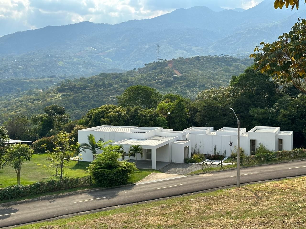 Casa en venta Valle Del Cauca Cali Nn 250 m2 Habitaciones 3 Baños 4 Garajes 5 Precio $2200000000