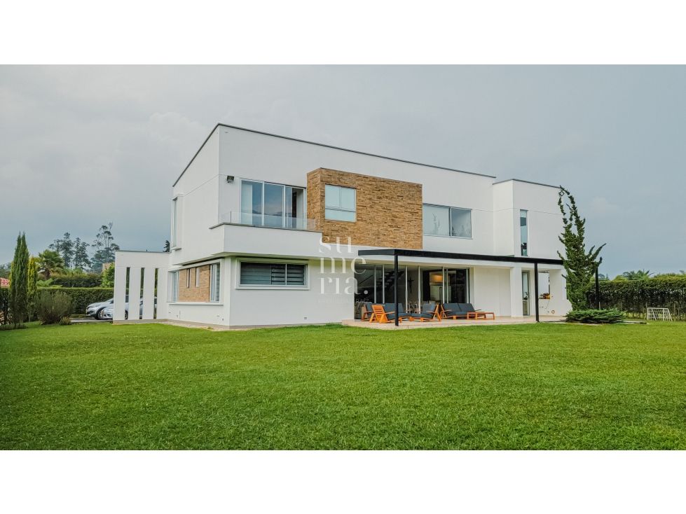 Casa en arriendo o venta Antioquia Rionegro Gualanday 560 m2 Habitaciones 5 Baños 5 Garajes 10 Precio venta $4000000000 Precio arriendo $25000000