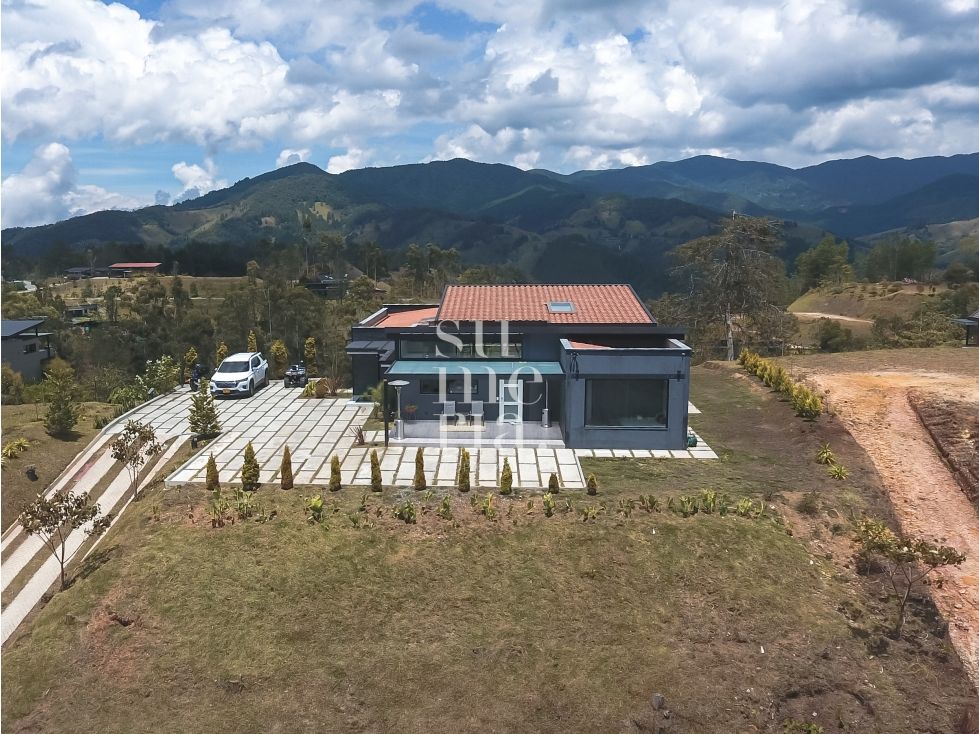 Casa en arriendo o venta Antioquia El Retiro El Retiro 360 m2 Habitaciones 5 Baños 7 Garajes 5 Precio venta $3200000000 Precio arriendo $16270000