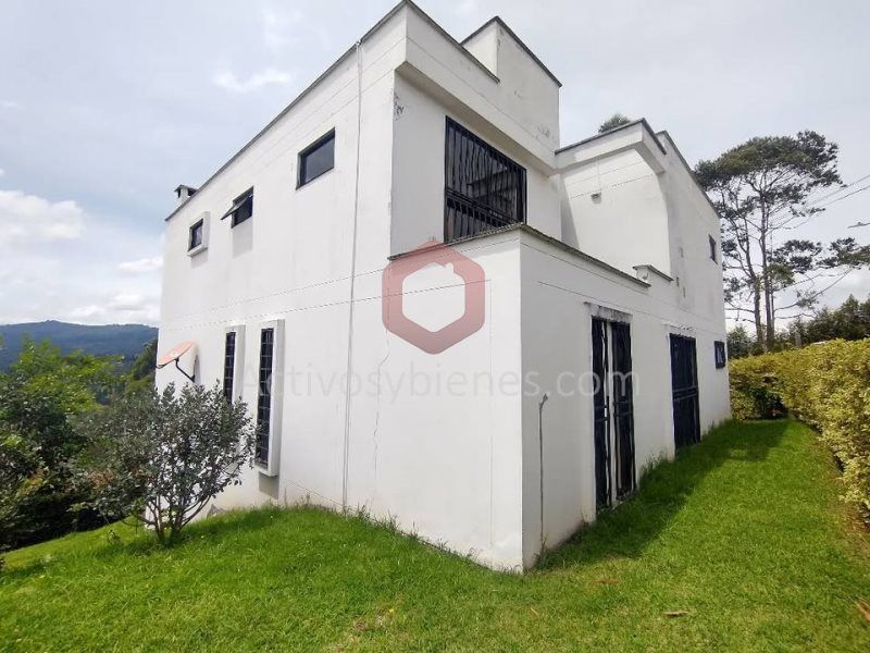 Casa en arriendo o venta Antioquia Guarne Centro 500 m2 Habitaciones 4 Baños 4 Garajes 2 Precio venta $1500000000 Precio arriendo $5000000