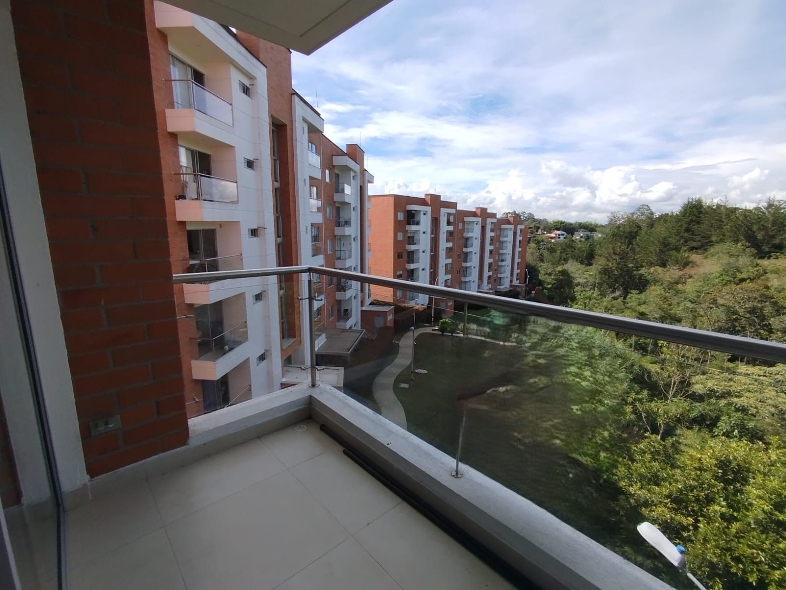 Apartamento en arriendo Antioquia Rionegro San Antonio 60 m2 Habitaciones 2 Baños 2 Garajes 1 Precio $2400000