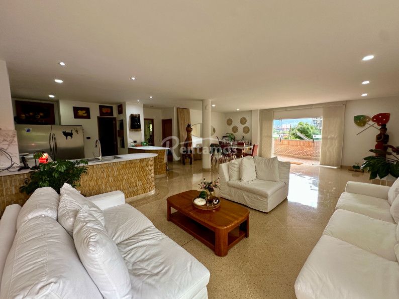 Casa en venta Antioquia Envigado El Esmeraldal 450 m2 Habitaciones 4 Baños 3 Garajes 4 Precio $2700000000