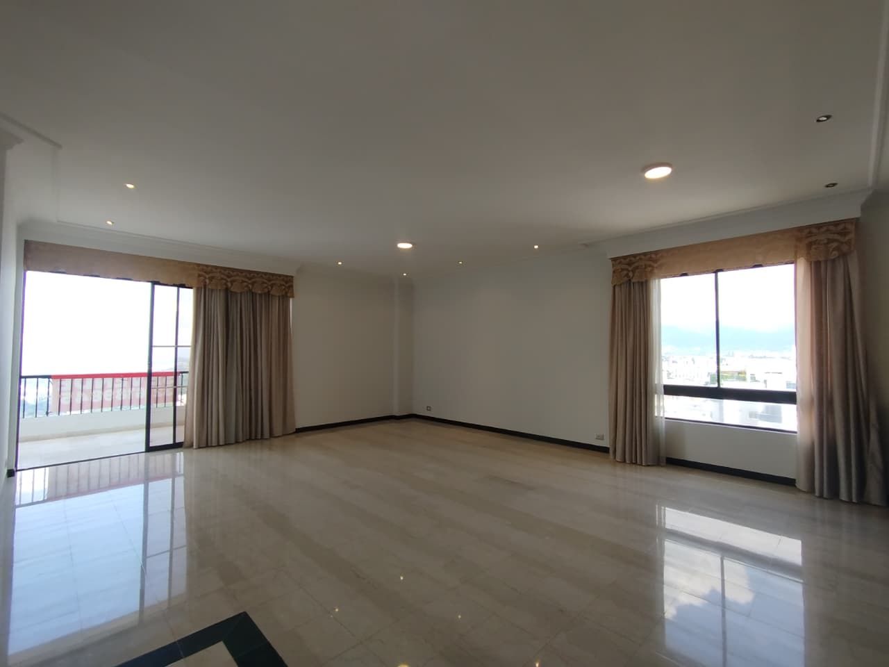 Apartamento en venta Risaralda Pereira Los Angeles 267 m2 Habitaciones 3 Baños 3 Garajes 3 Precio $1900000000